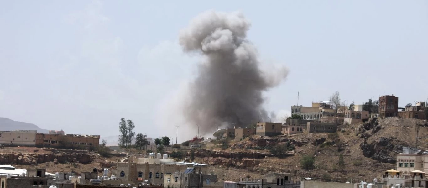 Σαουδαραβικές αεροπορικές επιδρομές στην Υεμένη λίγο μετά την επίθεση κατά του ελληνικού τάνκερ